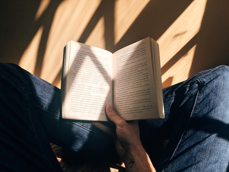 قراءة الكتب الرومانسية الدافئة